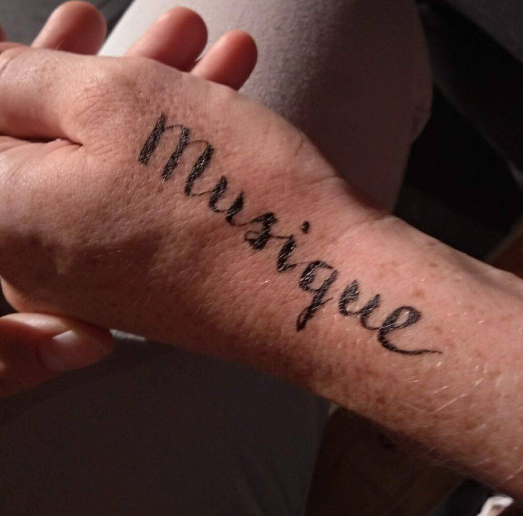 Ecriture en bodyart pour un tournage