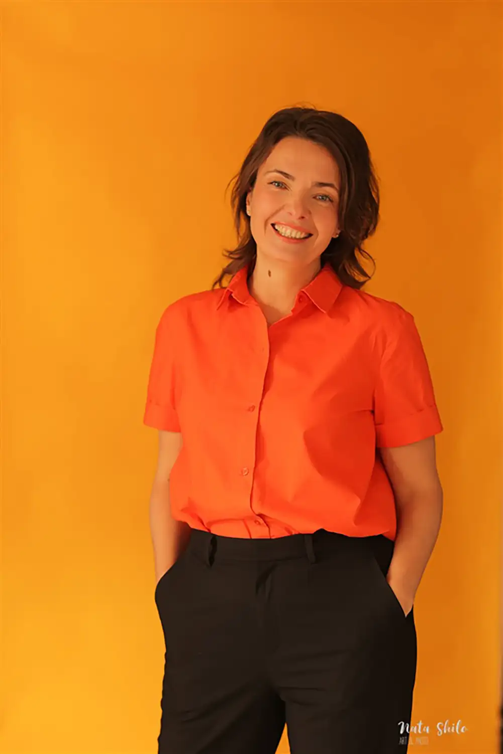 Une photo de plus avec un fond jaune
