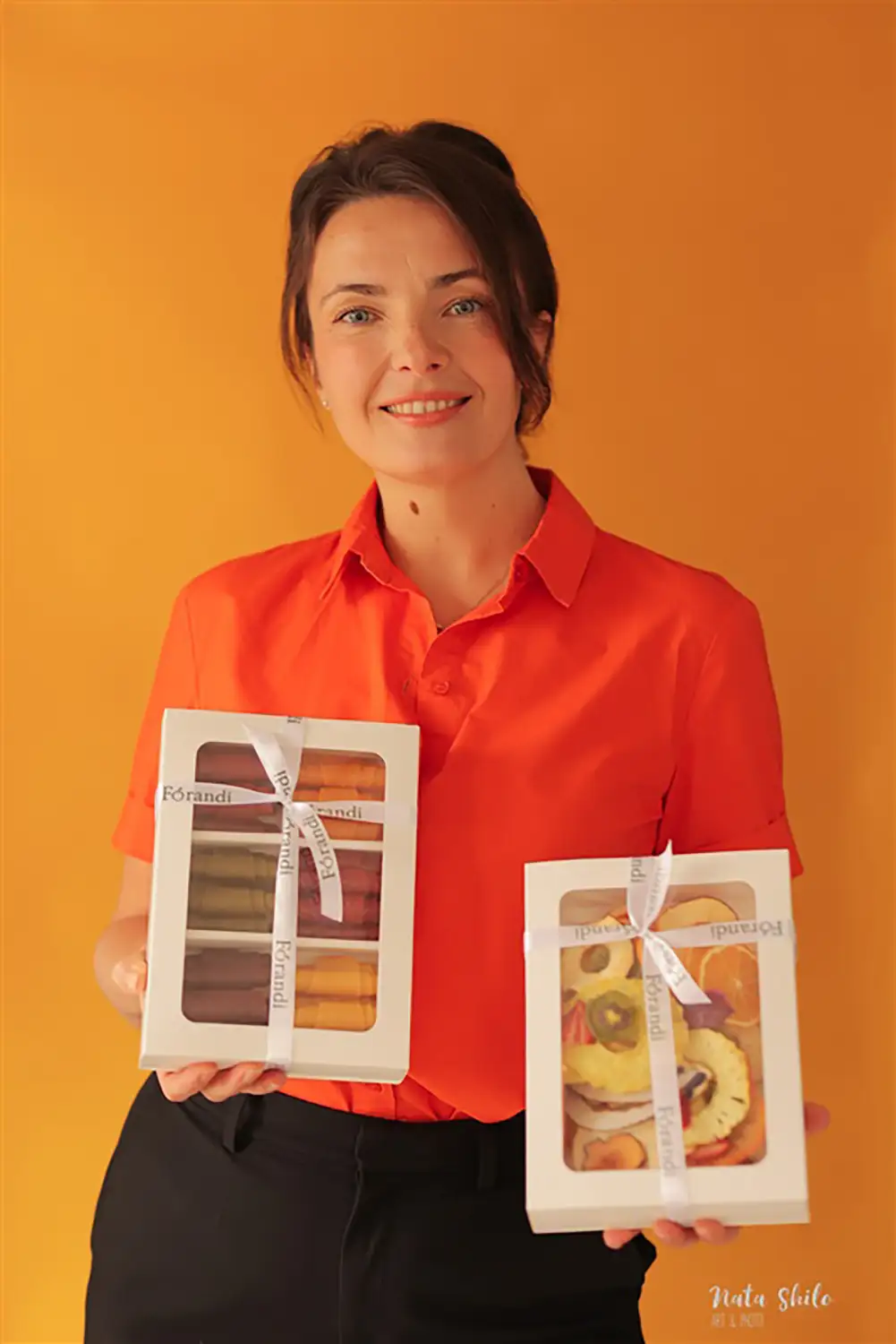 Katyarina pose avec ses produit